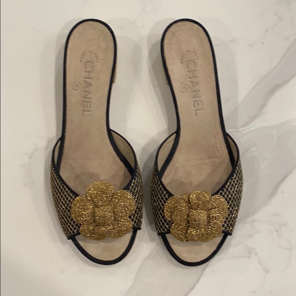 CHANEL sandals size 38